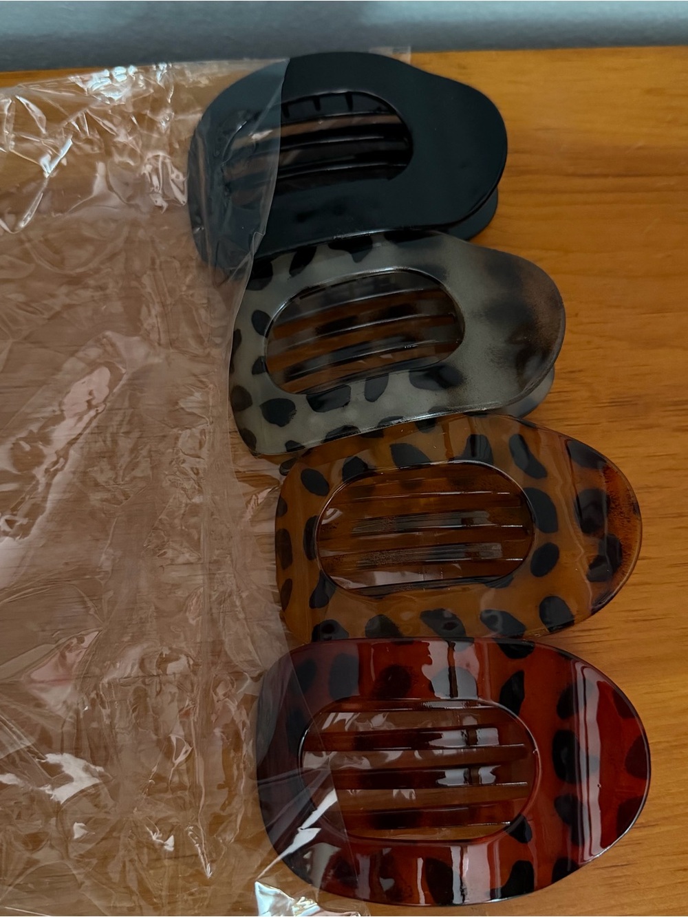 New 4 Pack Hair Clips